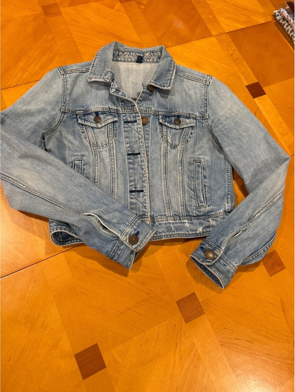 American Eagle Denim Jacket Women's Medium Cropped Light Wash Button Front Jean